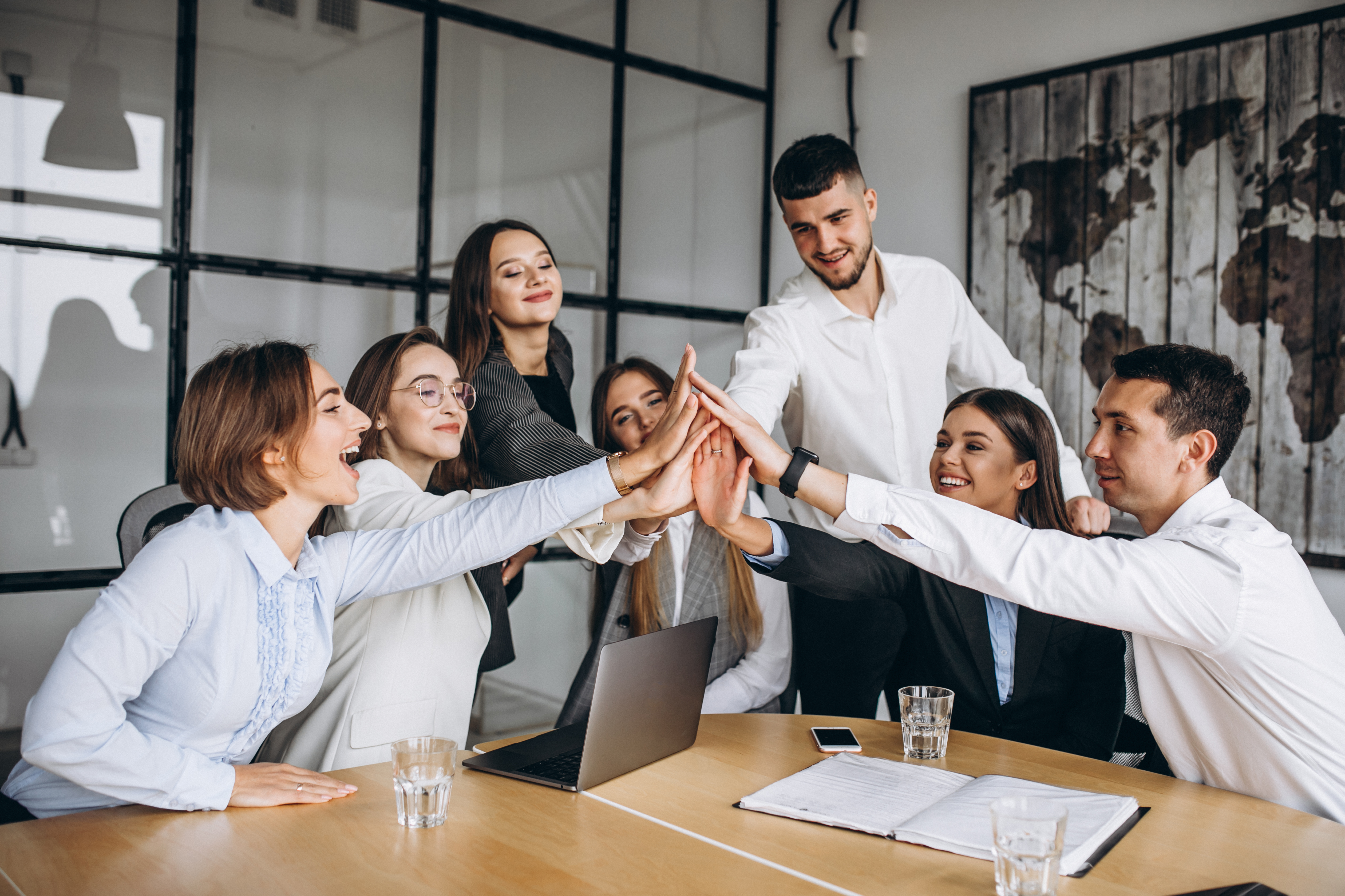 equipe de colaboradores de uma empresa